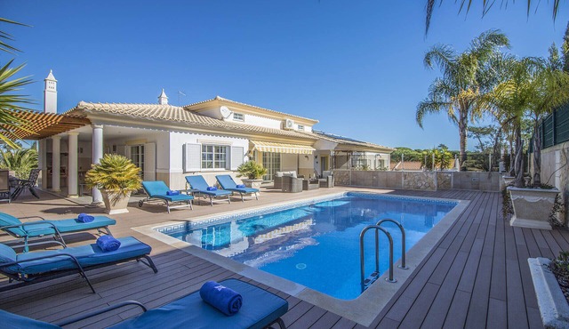 Villa Joy | 4 Bedrooms | Walking Distance to Beach | Olhos de Água