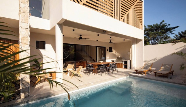 Villa Loro, Villa Loro