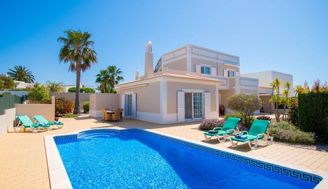 Villa Perola, 3 bed villa walking distance of Carvoeiro, quiet location