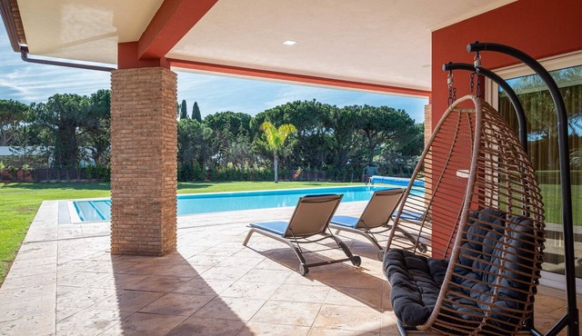 Villa Romantic, 7 luxury suites - jacuzzi, sauna. Excellent space for families.