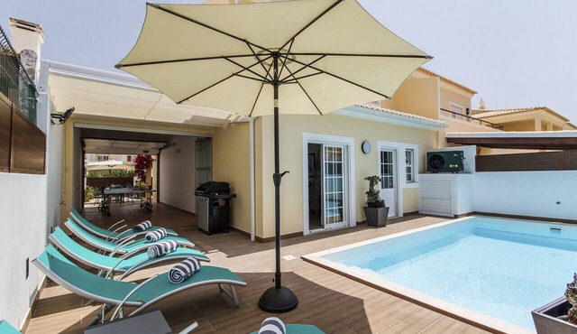 Villa Tucana- Villa for 10 guests in Lagos with private pool & 1 km to the beach
