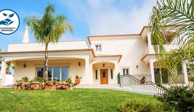Villa w/heatable pool & BBQ in Albufeira