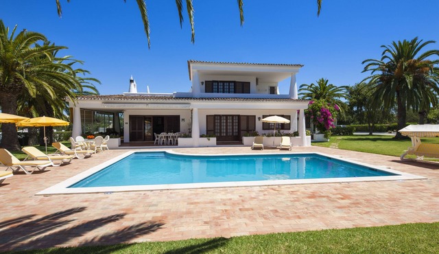 Villa with Private Pool in Rural Peaceful Location - Only 5 Minutes To Albufeira