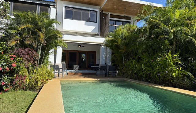 Villa Zafiro: Luxurious private villa & pool - steps from gorgeous beaches!