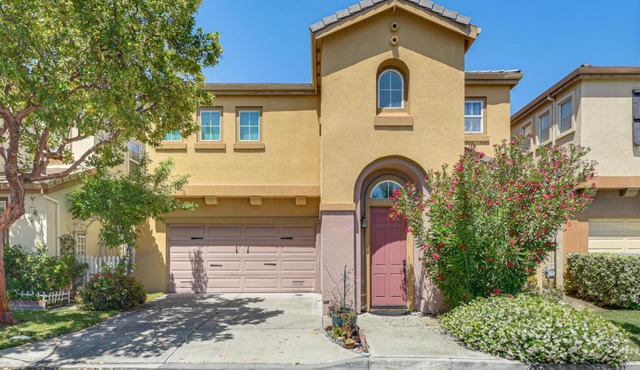 Walk to Parks & Dining: San Jose Family Home!