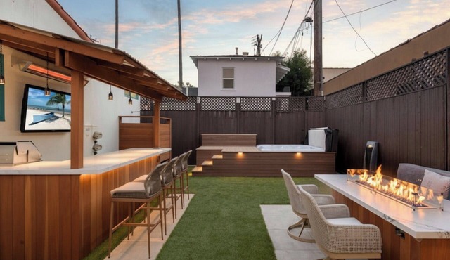 Walk to the Beach & Funk Zone: Hot Tub, Fire Pit