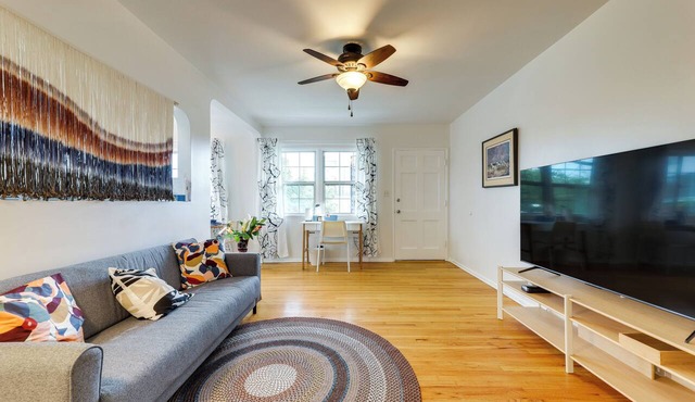 Walkable Neighborhood! Convenient Culver City Apt