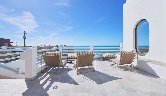 Wander Surf House