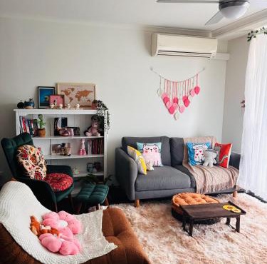 Welcoming cozy room for female only