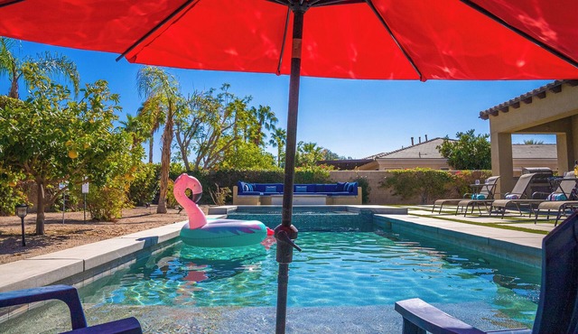 Whispering Palms - Pool, Firepit, Putting Green