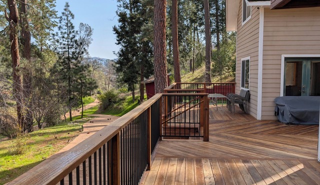 Whispering Pines! 25 miles to Yosemite + 9 miles to Mariposa!