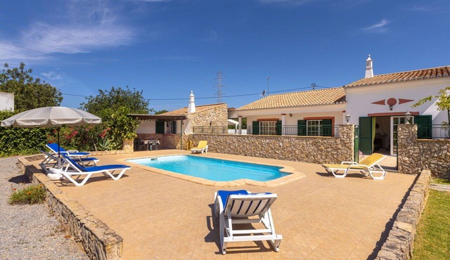 Wonderful private villa for 6 guests with private pool, A/C, WIFI, TV and terrace