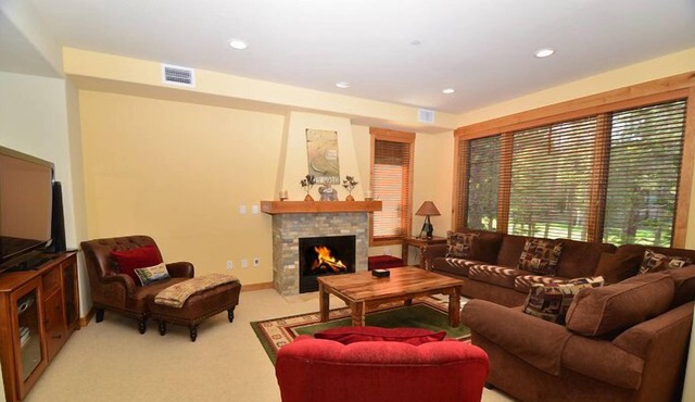 XXL Luxury Townhome with Private Jacuzzi and Views