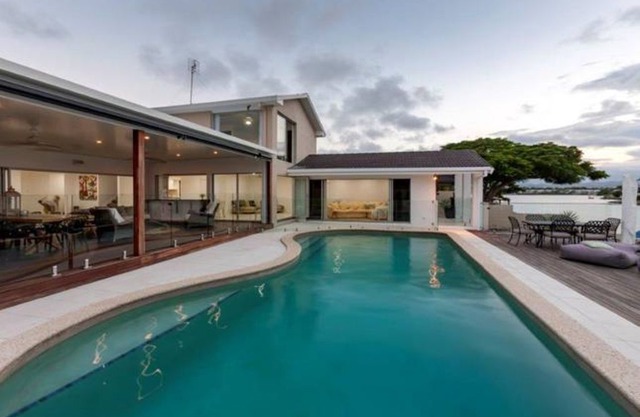 Arcadia Resort - 6 bedroom waterfront entertainer