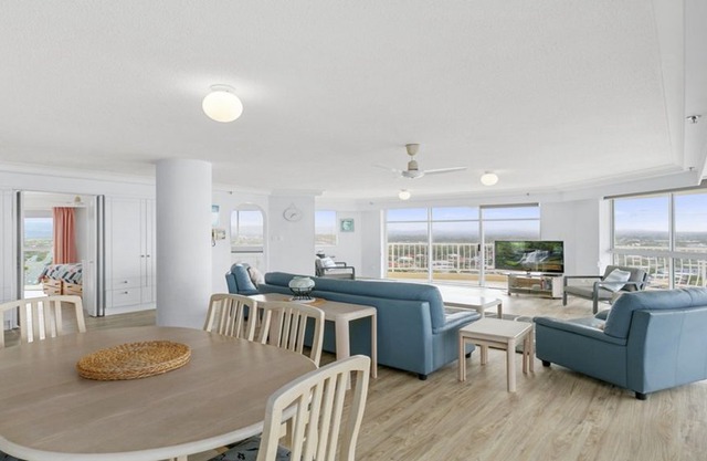 Burleigh Surf Spectacular Views from all Rooms