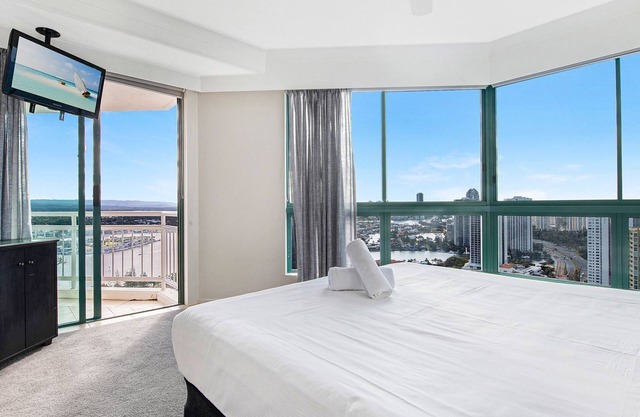 Crown Towers Luxury 3 Bedroom Apartment