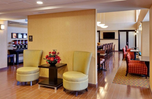 Hampton Inn Suites Fresno 