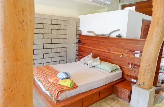 Luxury Studio Suite - Walk to Beach & Town - Exceptional Communication & Service