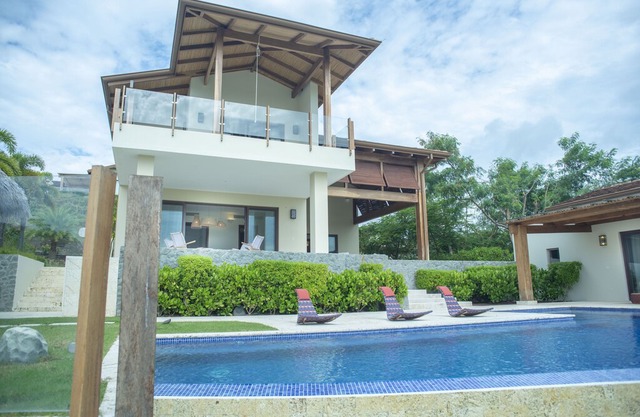 Luxury Villa *Guacalito de la Isla *With Staff *Pool *Terrace *Day Pass Included
