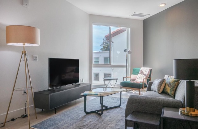 Mod Sunnyvale 2BR w/ Spa, Pool, BBQ, by Highway 101 & 237, by Blueground