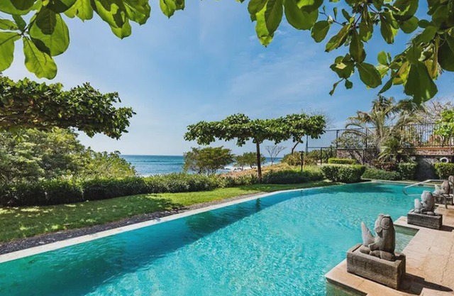 Oceanfront Luxury in Playa Langosta Near Tamarindo