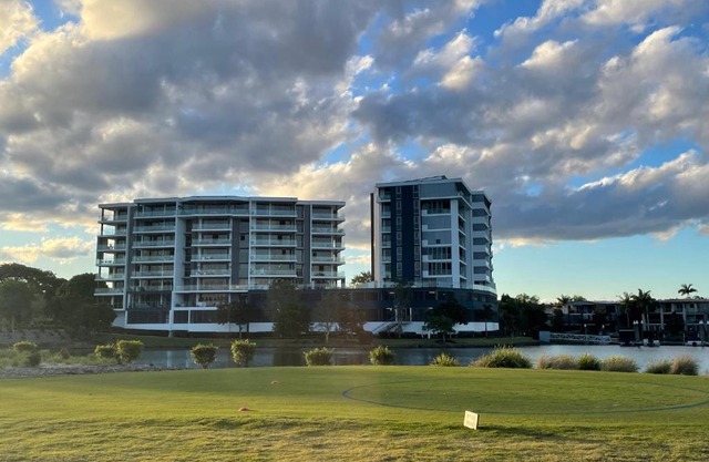 Signature Waterfront 
