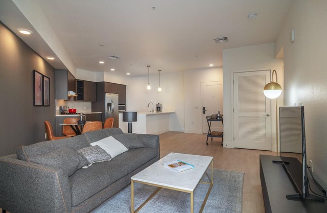 Smart Sunnyvale 1BR w/ Pool, Spa, BBQ, near Googleplex HQ, by Blueground