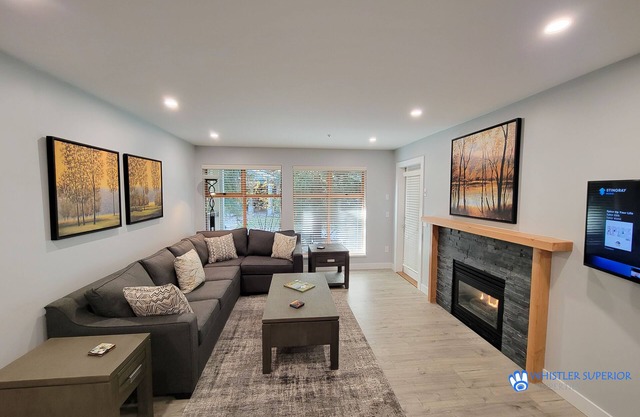Updated Stoney Creek Condo in Whistler Village. Great Pool & Hot Tub Area.