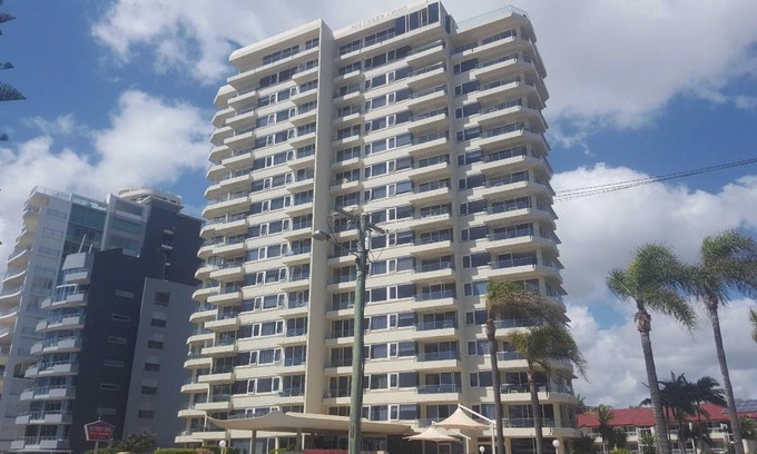 Burleigh Heads Apartment | 130 m² Serviced apartment ∙ 2 bedrooms ∙ 127 guests