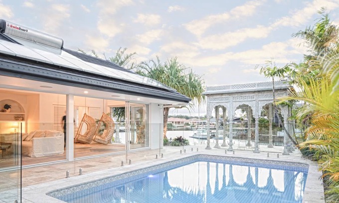 Runaway Bay Villa | 150 m² Villa ∙ 1 bedroom ∙ 2 guests