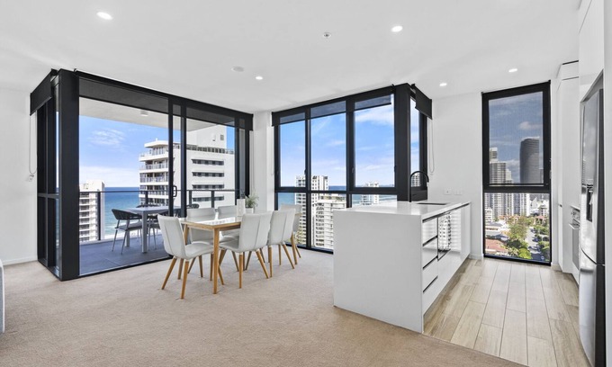 Broadbeach Apartment | 2 Bedroom Apartment with Ocean Views at Opus