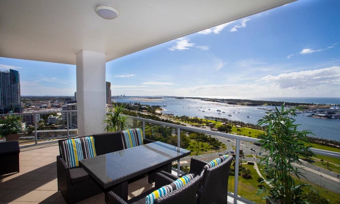 Southport Apartment | 200 m² Serviced apartment ∙ 3 bedrooms ∙ 127 guests