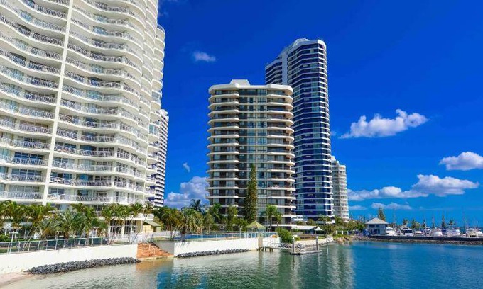 Runaway Bay Apartment | 207 m² Serviced apartment ∙ 3 bedrooms ∙ 6 guests