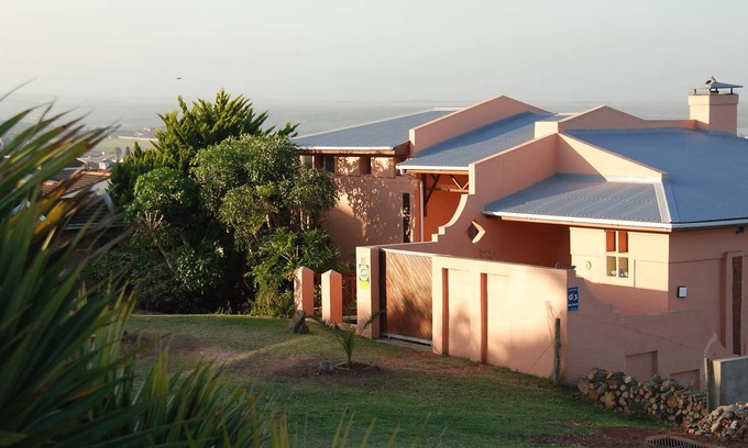 Wavecrest House | 225 m² Apartment ∙ 4 bedrooms ∙ 7 guests
