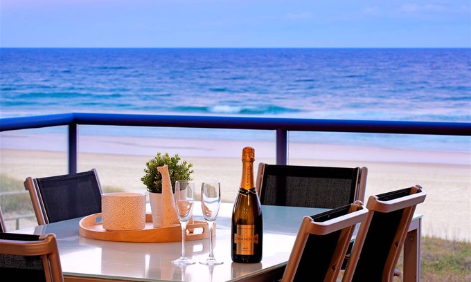 Mermaid Beach House | 273 m² House ∙ 4 bedrooms ∙ 8 guests