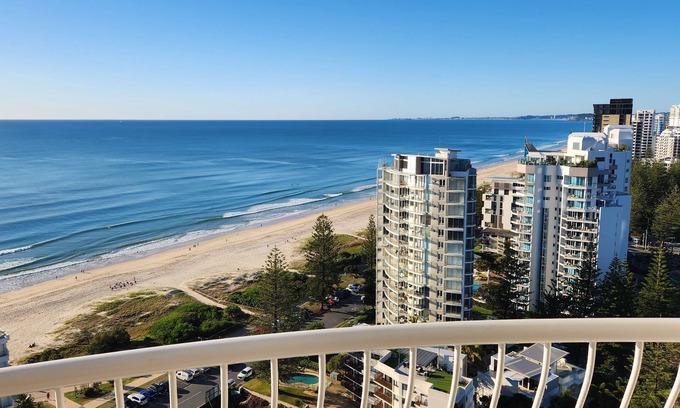 Gold Coast Apartment | 3 Bedroom Broadbeach/Surfers Oceanview Apartment
