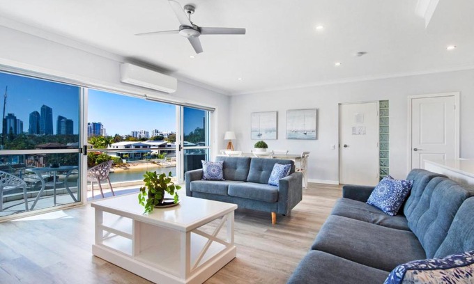 Broadbeach Waters Apartment | 3br Broadbeach Lakefront Apartment - CoastHM