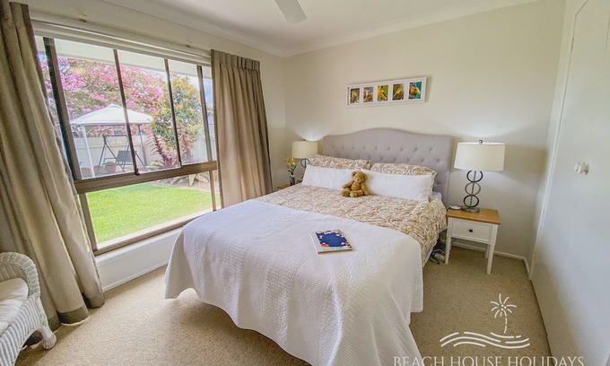 Mermaid Waters House | 4 bedroom wide-waterfront home with pool and skyline views