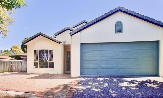 Upper Coomera House | Anaheim Entertainer - Theme Park Central