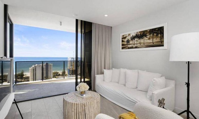 Broadbeach Apartment | Apartment ∙ 2 bedrooms ∙ 4 guests