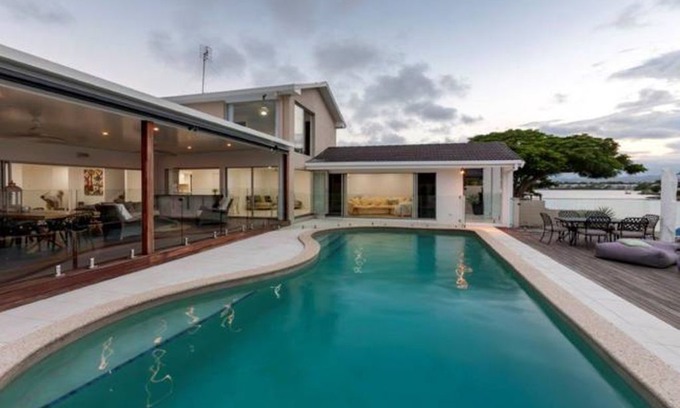 Mermaid Waters House | Arcadia Resort - 6 bedroom waterfront entertainer