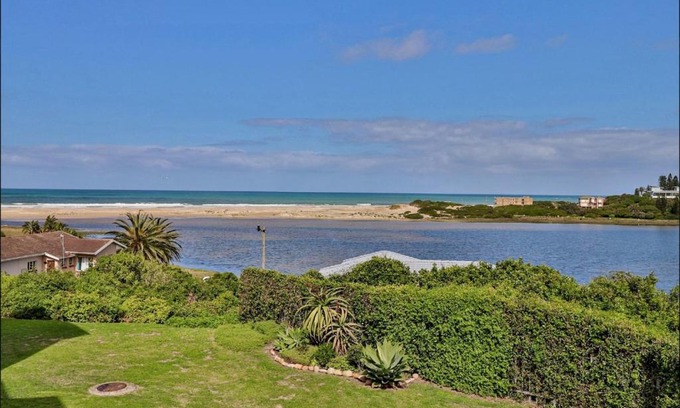 Aston Bay Apartment | Aston Bay Getaway