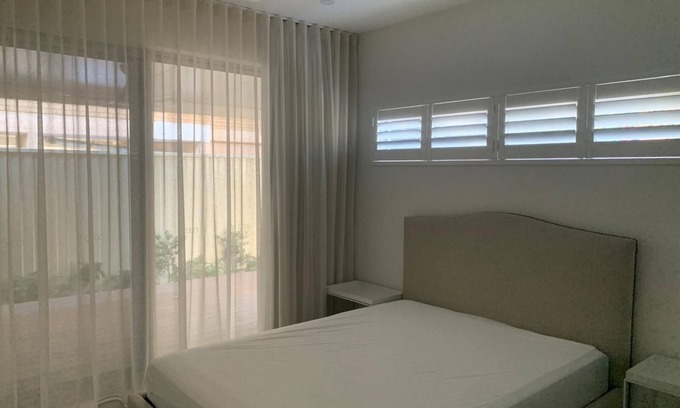 Mermaid Beach House | Attached townhouse