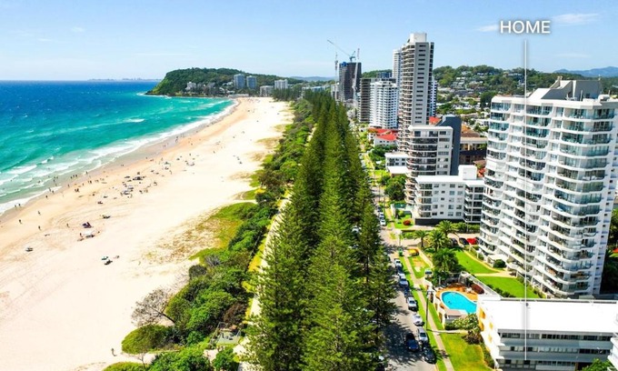 Burleigh Heads Apartment | Beachfront Burleigh Getaway!
