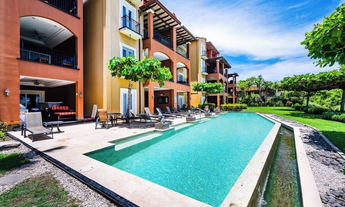 Playa Langosta Apartment | ♆Beachfront♆ Easy Beach access, security & cameras