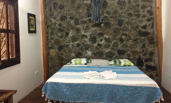 El Gigante House | Beautiful Jungle Casa , walking distance to beach & town