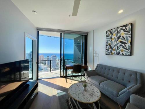 Broadbeach Apartment | Brand new luxury OceanView 2beds apt 40F