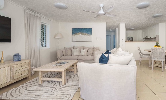 Burleigh Heads Apartment | Burleigh Heads Aptmnt Beach, Pool & Family Fun!