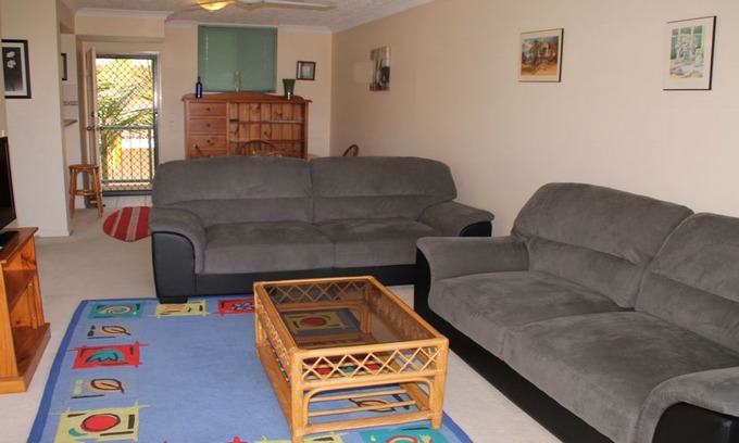 Burleigh Heads Apartment | Burleigh Terraces 34, In the Heart of Burleigh