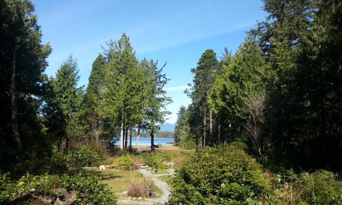 Ucluelet Hostel | C&N Backpackers - Ucluelet